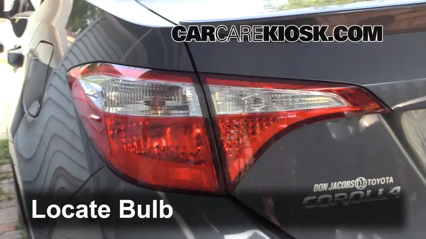 2014 Toyota Corolla S 1.8L 4 Cyl. Éclairage Feu clignotant arrière (remplacer l'ampoule)